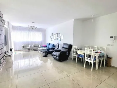 Residential quarter Appartement lumineux de 3 pieces avec une terrasse soucca nouvelle exclusivite dun bel appartement recent dans le quartier calme et religieux shimshon a hadera