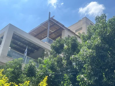 Жилой квартал Bel appartement bon emplacement hauts plafonds spacieux