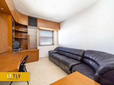 Residential quarter Grand 5 pieces dans une belle avenue a cote de kikar hamedina avec parking