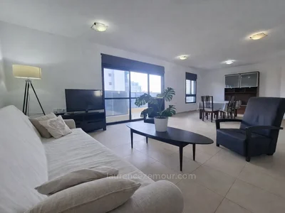 Quartier résidentiel Natanya — volume, lumière et mer à pied