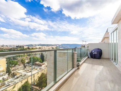 Quartier résidentiel Magnifique penthouse 4 pièces avec terrasse 80m2 soucca