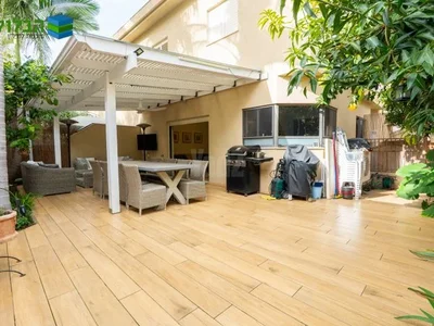 Residential quarter Exclusivite propriete exceptionnelle dans le quartier american colony a rishon lezion maison jumelee