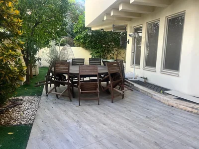 Residential quarter Ramat gan residentiel villa renovee