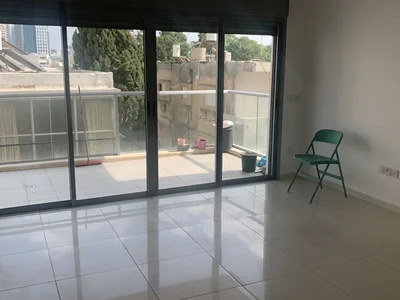Residential quarter Bonne occasion a ne pas rater bel emplacement 2 pieces a vendre frishman proche de la mer tel aviv
