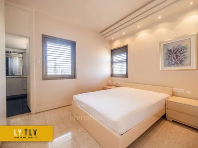 Residential quarter Grand 5 pieces dans une belle avenue a cote de kikar hamedina avec parking