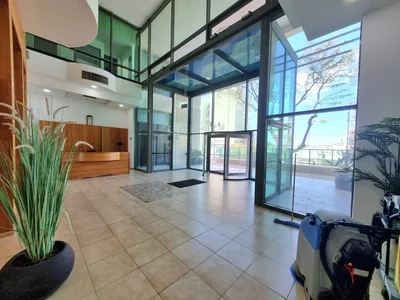 Residential quarter Espace de bureaux premium dans immeuble boutique talpiot