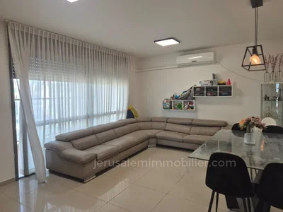 Barrio residencial Produit rare balcon souccah vue ouverte et etage eleve a jerusalem jerusalem immobilier 026786595