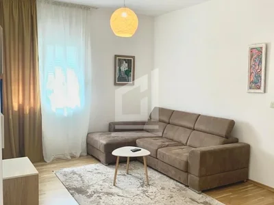 Barrio residencial One bedroom apartment of 45m2 for rent, Blok IX