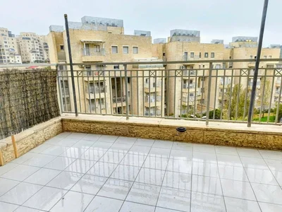 Dzielnica mieszkaniowa Appartement familial 4 pieces avec terrasse souccah carree ideale jerusalem immobilier 026786595