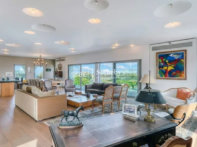 Quartier résidentiel Penthouse-villa occupant un étage entier dans le vieux nord de tel-aviv, à côté du parc yarkon