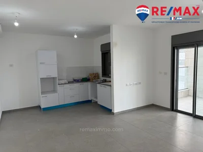 Жилой квартал A saisir A louer immediatement appartement de 4 pieces neuf en plein centre ville de hadera