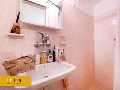 Quartier résidentiel Grand 4.5 pieces a deux pas de rothschild et habima avec parking et ascenseur