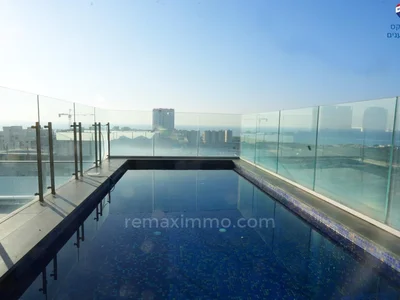 Residential quarter Un duplex de 3 pieces somptueux en bord de mer avec votre piscine privee