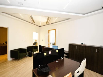 Commerce Poslovni prostor 193 m² na Izdavanje – Capital Plaza, Podgorica