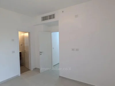 Wohnviertel A ne pas manquer agreable balcon sur la mer bel appartement bon emplacement bonnes orientations clair dans rue calme dans un bel immeuble etage haut avec vue neuf proche de la mer