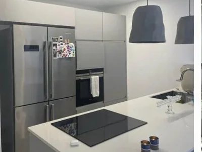 Quartier résidentiel Appartement situé dans une résidence entre shenkin et le shouk hacarmel, à 8 min du dizengoff center. calme, à 15 min de la mer. À ne pas manquer ! bien agencé, clair, spacieux, magnifique, rénové.