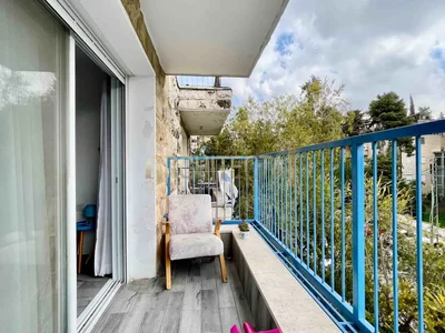 Dzielnica mieszkaniowa Appartement renove de quatre pieces