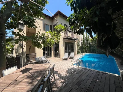Barrio residencial Magnifique villa construite sur 4 niveaux avec piscine a vendre au coeur de raanana