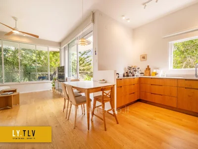 Жилой квартал Superbe 4 pieces renove a bavli devant le parc