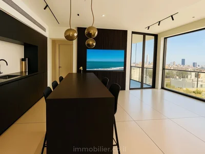 Dzielnica mieszkaniowa Appartement meuble et luxueux de 3 pieces a cote de la plage de geula a tel aviv