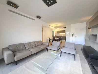 Quartier résidentiel Raanana est. immeuble recent.