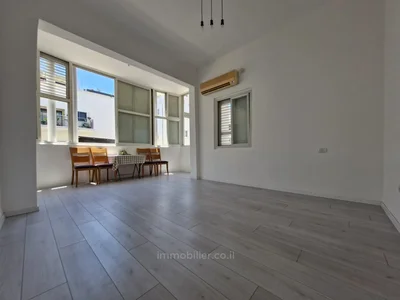 Residential quarter Rue calme proche mer frishman