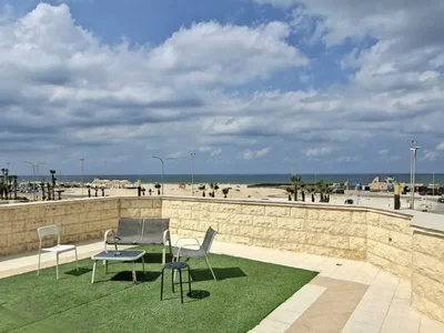 Barrio residencial A ne pas manquer grande villa de 7 pieces a vendre 1ere ligne de mer youd alef ashdod