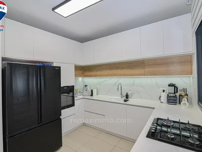 Residential quarter A saisir un superbe appartement de 4 pieces au dessus du beth habad francophone