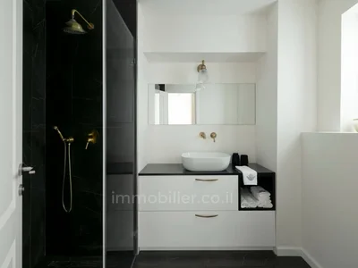 Residential quarter Petit bijou 3 pieces refait a neuf avec ascenseur