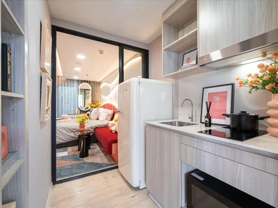 Complejo residencial Residential complex with a large swimming pool, a spa and a co-working area, Bangkok, Thailand