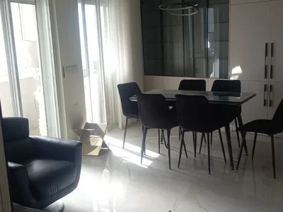 Residential quarter A vendre beau 3 pieces entierement renove 71m2 centre ville jerusalem 4eme etage terrasse 7m2