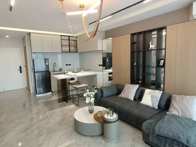 Complexe résidentiel New residential complex of apartments with private pools on the first line from the beach in Chalong, Phuket, Thailand