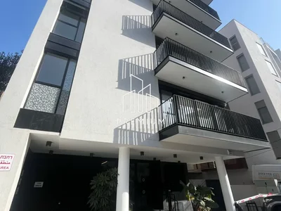 Quartier résidentiel Un appartement récemment construit, idéalement situé, à quelques pas de la plage et du centre-ville dynamique de tel aviv.