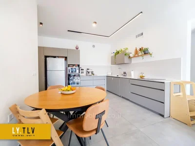 Quartier résidentiel Magnifique 4 pieces dans un immeuble neuf pres de yehuda hamacabi et le parc avec parking et cave