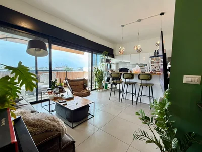 Residential quarter Lev hair beau 3 pieces avec terrasse souccah