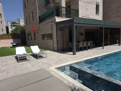 Quartier résidentiel ? rez-de-jardin d'exception avec piscine – calme, résidentiel, rare sur le marché