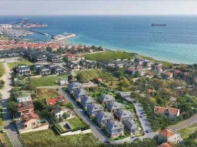 Wohnanlage New complex of villas with a swimming pool and a sports club, Istanbul, Turkey