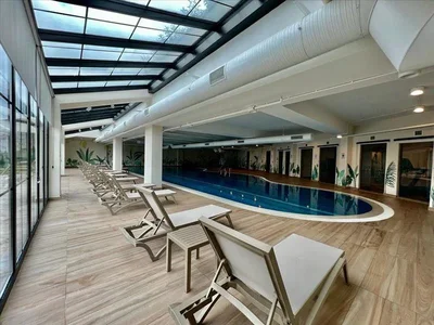 Complejo residencial Residence with a swimming pool, a spa and a view of the forest near a highway, Istanbul, Turkey