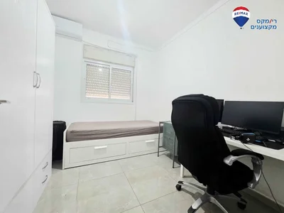 Quartier résidentiel Baisse de prix !!  vous cherchez un appartement avec un balcon ensoleillé, entièrement rénové, au centre-ville de hadera, à un prix exceptionnel ?