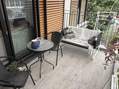 Quartier résidentiel 3 pièces à vendre complet, immeuble neuf ascenseur, balcon, parking, cave.