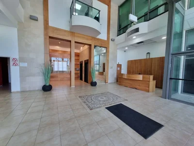 Residential quarter Espace de bureaux premium dans immeuble boutique talpiot