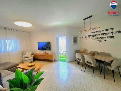 Residential quarter Super affaire un appartement de 4 pieces spacieux avec terrasse ascenseur et parking a lentree du quartier prise haotsar de hadera