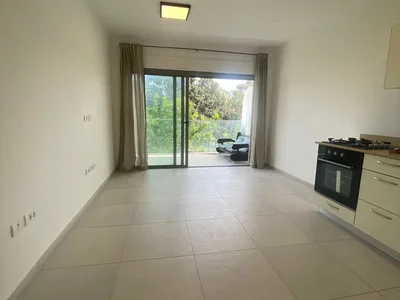 Residential quarter Avec balcon calme proche de la mer 13 mn a ne pas manquer bien agence clair immeuble neuf