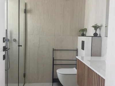 Quartier résidentiel Pres de la mer: magnifique penthouse entièrement meublé avec piscine sur le toit.