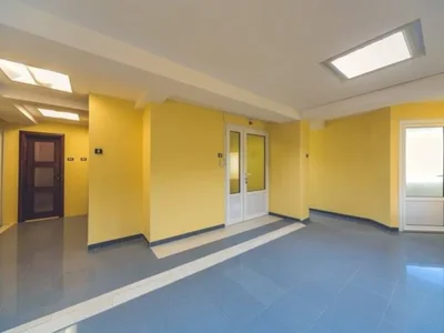 Handel Poslovni prostor 170 m² na Prodaju – Centar, Podgorica