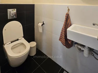 Quartier résidentiel A vendre-2.5 pieces-angle ben yehuda/yirmiyahu proche plage