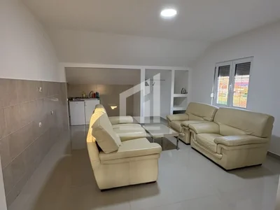Cabaña Kuća 350 m² na Izdavanje – Zlatica, Podgorica