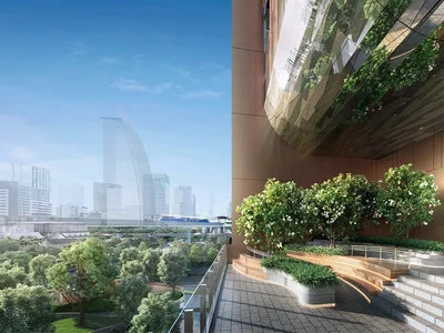 Wohnanlage High-rise residential complex with loft apartments next to the metro, in the business district of Bangkok, Thailand