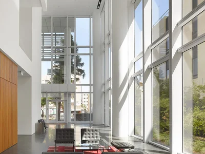 Quartier résidentiel Luxueux appartement 3 chambres a coucher magnifique vue dans la plus belle tour meier.