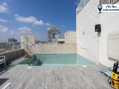 Жилой квартал Triplex de luxe avec piscine privee sur le toit a netanya